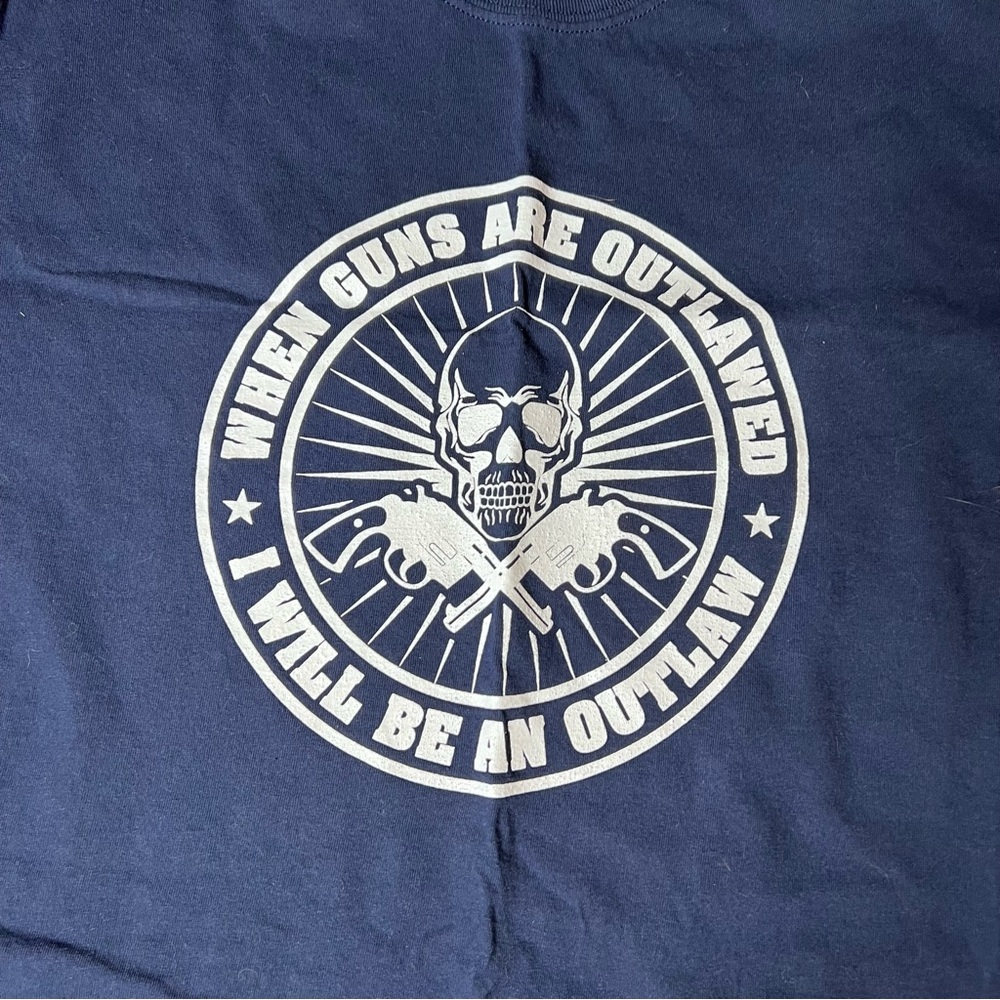 Gildan navy t-shirt - Picture 2 of 3
